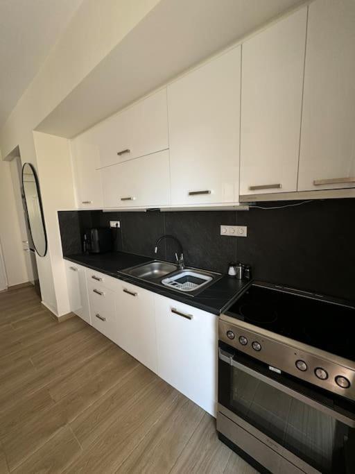 Paola's Apartment's Daire Ierápetra